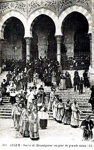 2365- Alger - Cathedrale - Sortie de Messe